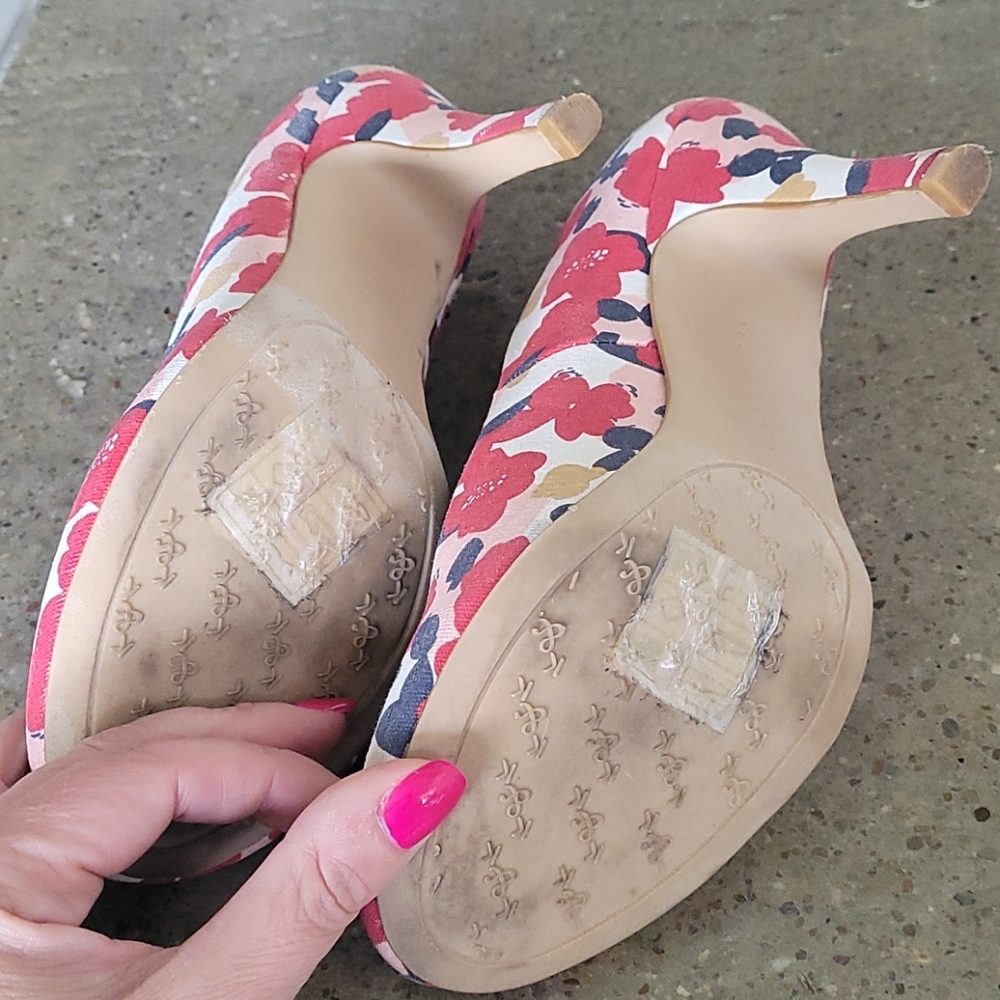 Kelly & Katie Floral Pumps - Picture 6 of 7